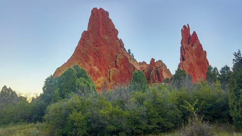 One of the best US cities is Colorado Springs in Colorado. This Garden of the Gods red sandstone rocks