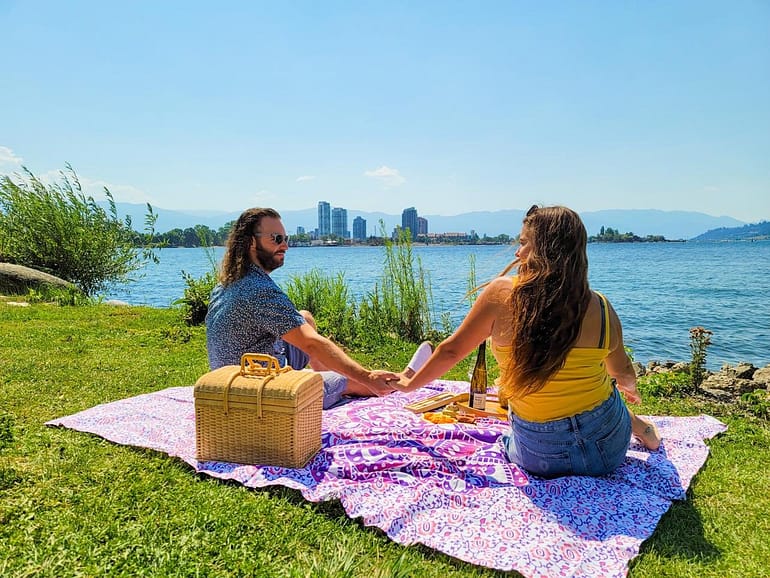 Looking for a romantic idea for date night in Kelowna? Kelowna is a top romantic destination with many Okanagan wineries, outdoor adventures, and Kelowna beaches to explore. Pack a picnic at a beach in Kelowna and enjoy this romantic city.